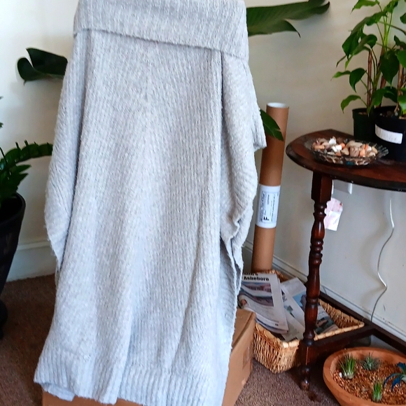 Ingrid & Isabel Sweater High /Low Hem M,S Maternity - Picture 2 of 6